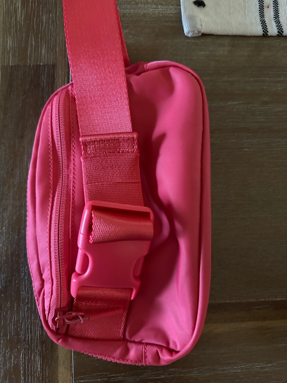 lululemon Everywhere Belt Bag 1 Liter -GLAZE PINK - NWOT - Picture 5 of 6